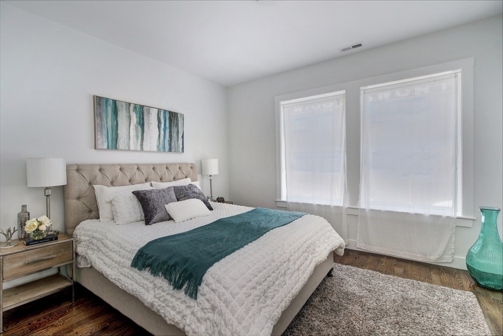 Building Photo - 90 Border St