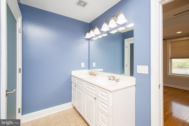 Building Photo - 1324 Race St