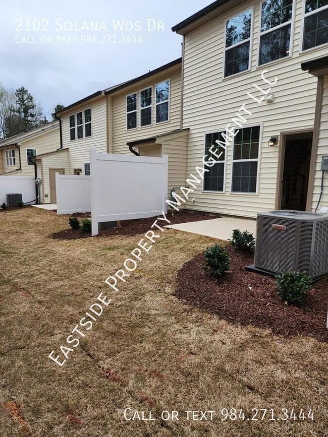 Building Photo - 2102 Solana Wds Dr
