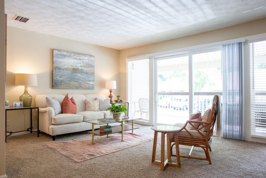 Interior Photo - Kinstone River