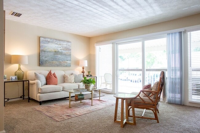 Interior Photo - Kinstone River