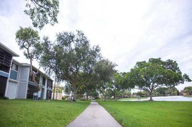 Building Photo - 9727 Hammocks Blvd