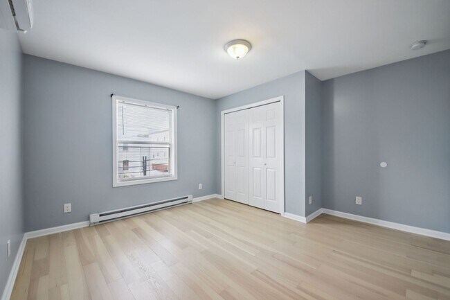 Building Photo - 259 Pine St