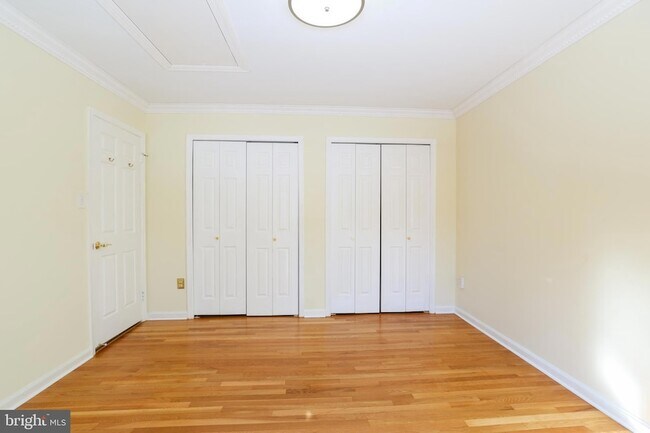 Building Photo - 8519 Electric Ave