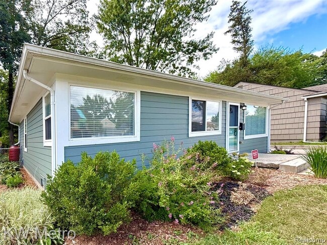 Building Photo - 15925 W 14 Mile Rd