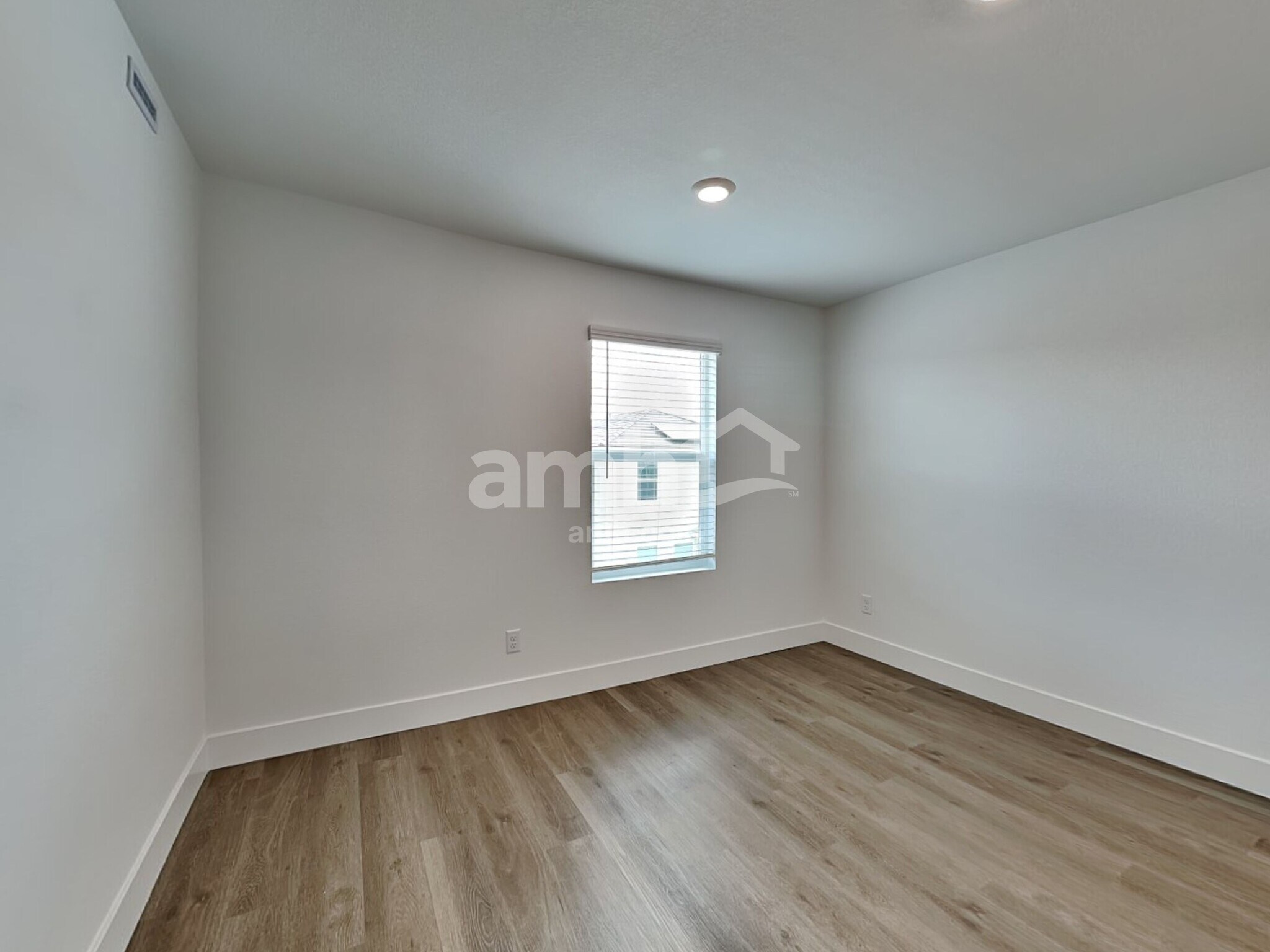 Building Photo - 5848 Vaes Dothrak St
