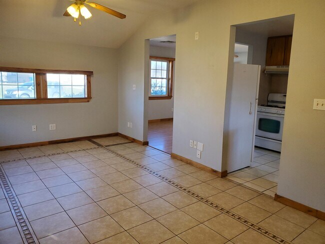 Building Photo - 2553 Everitt Dr