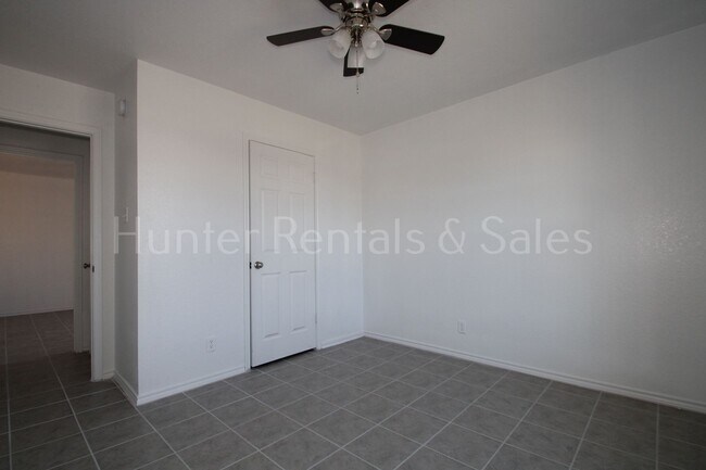 Building Photo - Exceptional!