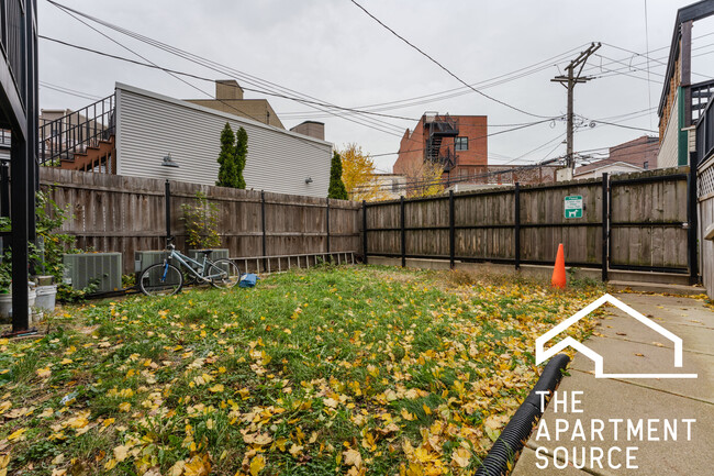 Building Photo - 3023 N Oakley Ave