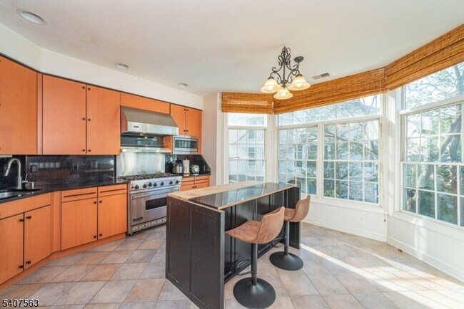 Building Photo - 115 Kensington Ln