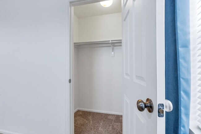 Building Photo - 10827 Ventura Ct