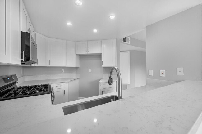 Building Photo - 645 Chestnut Ave