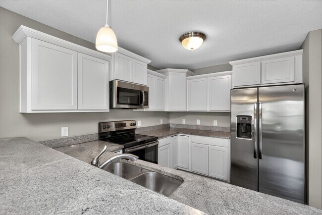 Building Photo - ALTOONA GEM!! 3 Bedroom, 2 Bathroom Home in Altoona!