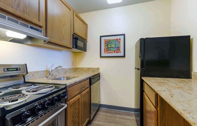 Building Photo - Furnished Studio-Fenton