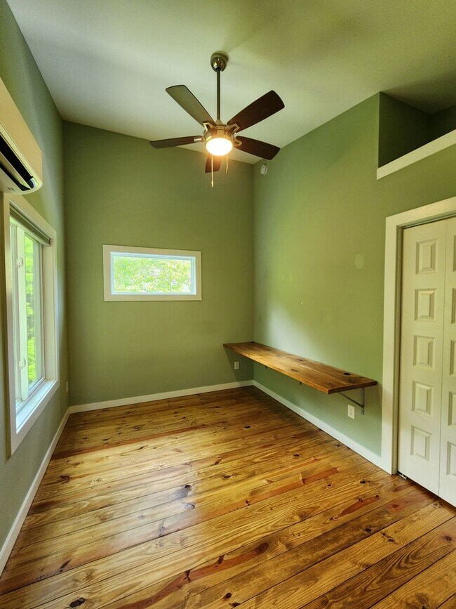 Building Photo - West Asheville Rental