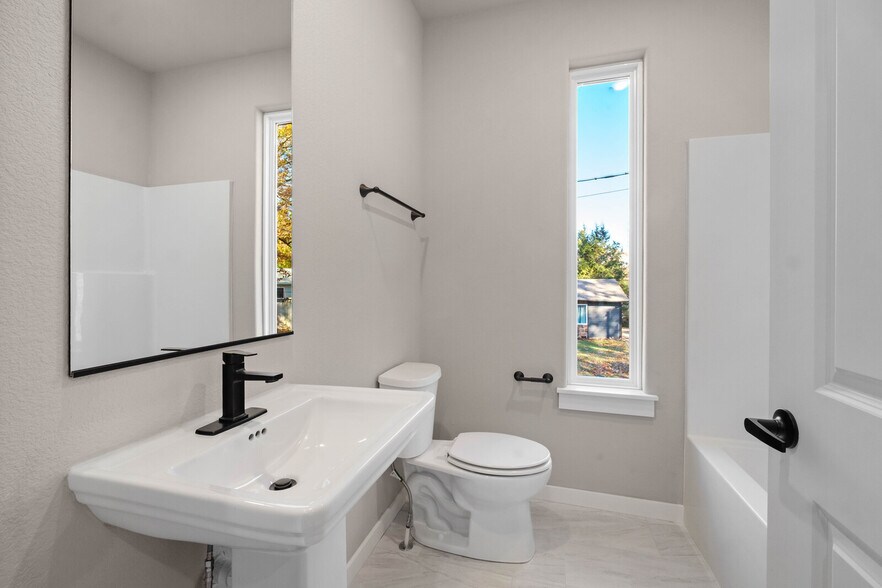 Building Photo - 50 Thaxted Dr