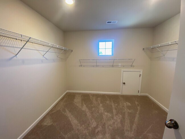Building Photo - 6015 Weddington Pointe Dr