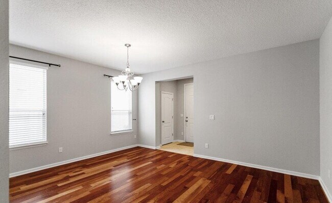 Building Photo - For Rent!!!!!  Spacious Living & Resort-Style Fun in Hamilton Glen!