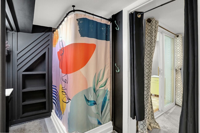 Building Photo - 233 W Westfield Blvd