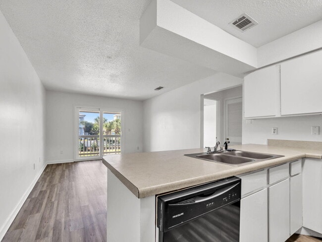 Building Photo - 445 Gulf Shore Dr