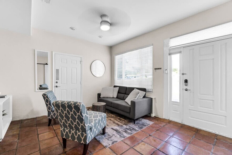 Building Photo - 3624 SW 22nd St