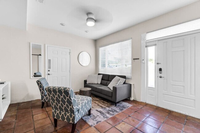 Building Photo - 3624 SW 22nd St