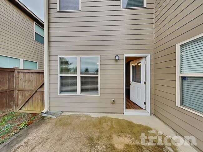 Building Photo - 120 Leland Ln