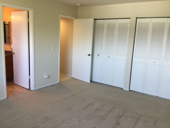 Building Photo - Available Now ~ Beautiful 4 bed/3 bath Home in Novato ~ Views ~ 2 Level