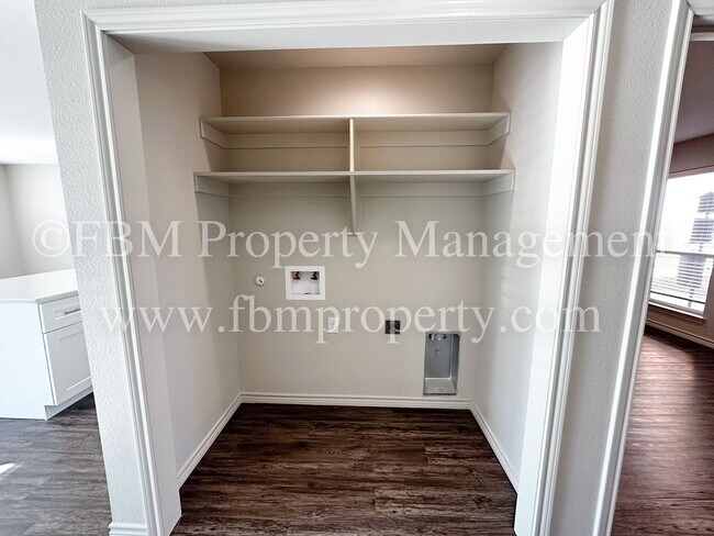 Building Photo - Hidden Creek Townhomes, Unit 311 - $500 OFF at Move-in!! Gorgeous 2 Bedroom, 2 Bathroom Townhome ...