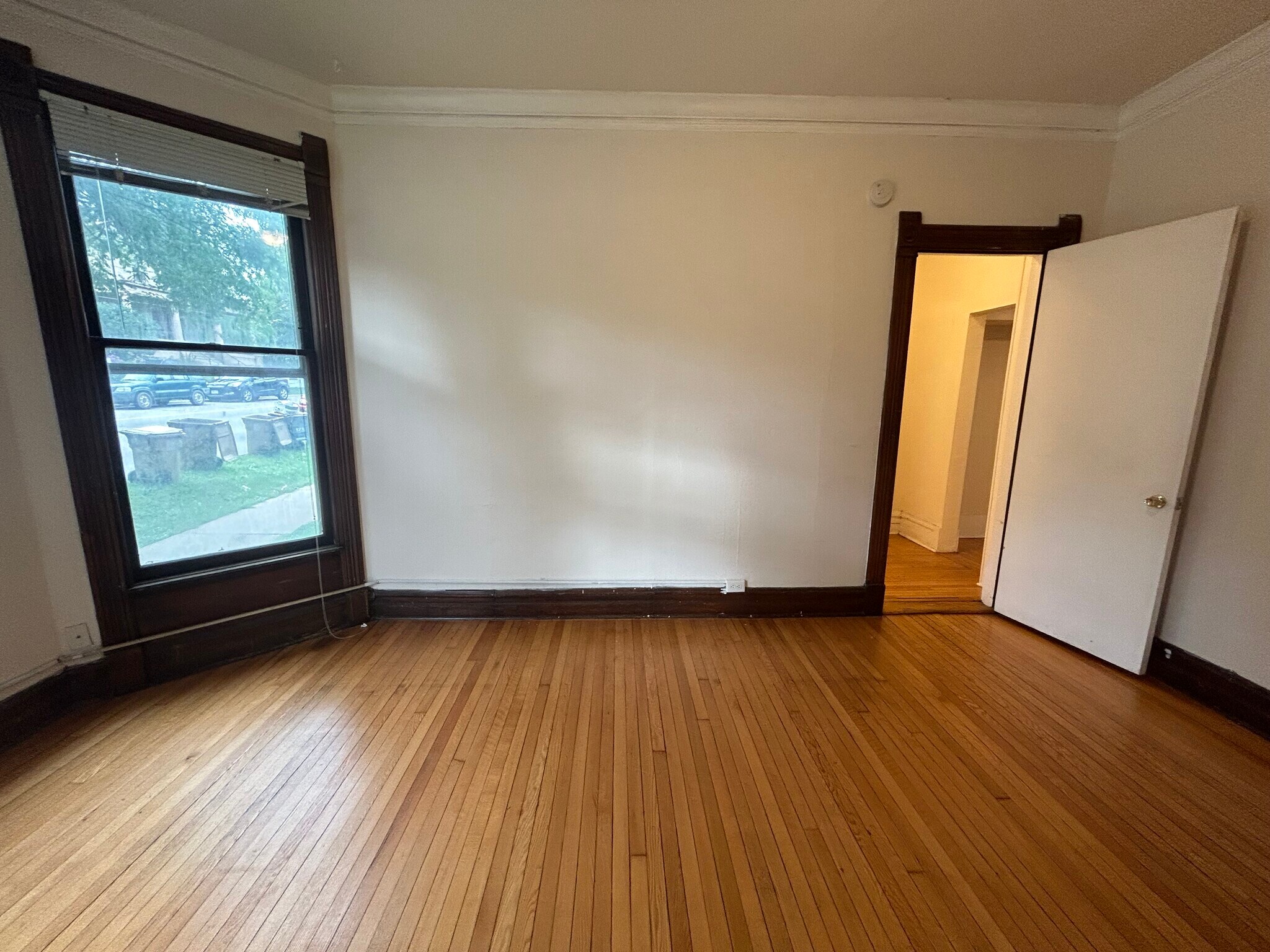 Building Photo - 319 N Pinckney St