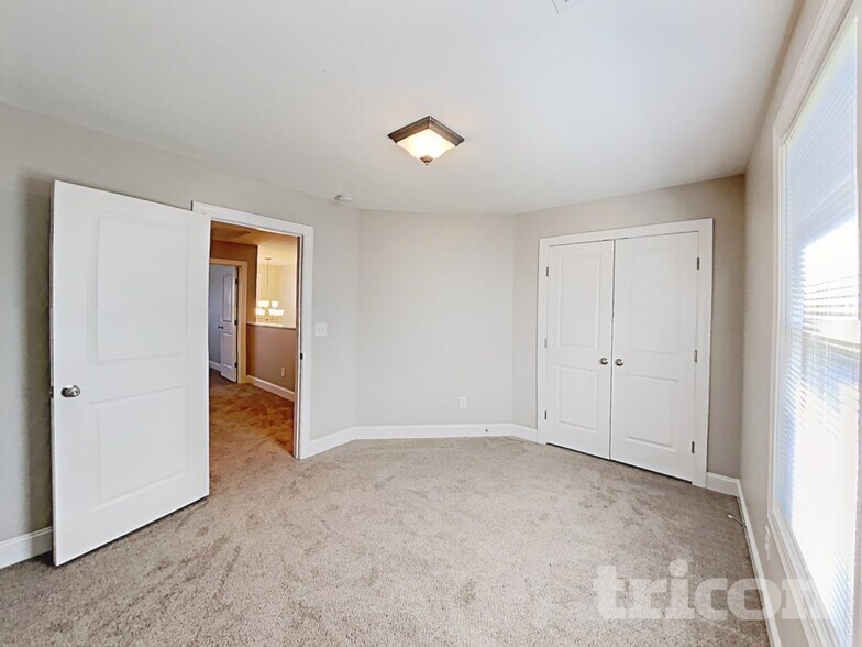 Building Photo - 1100 Silver Farm Rd