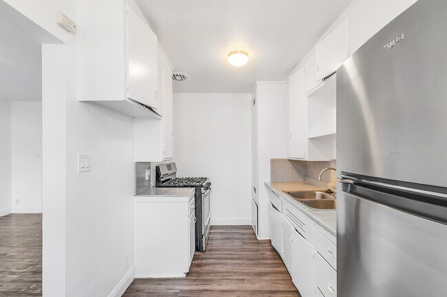 Building Photo - 1805 W 80th St