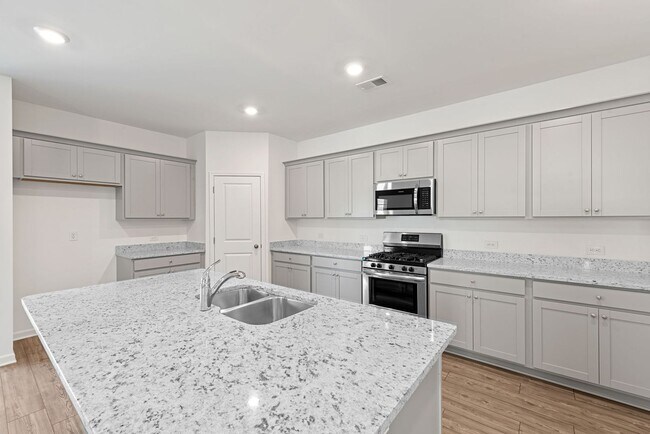 Building Photo - Victoria Heights - 5 bedroom -For Rent $2350