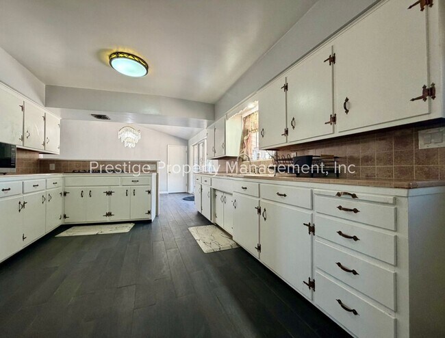 Building Photo - 3407 East 5th Street