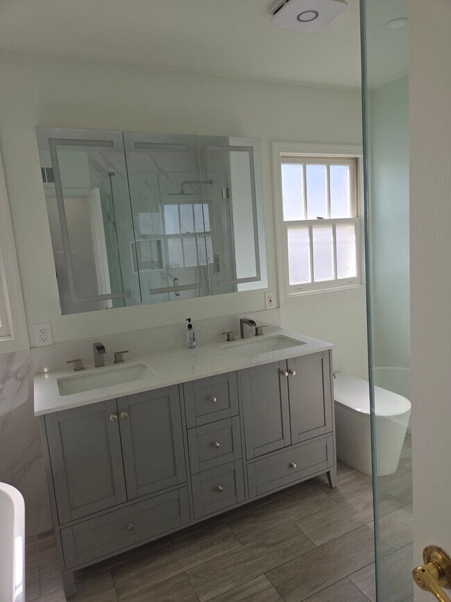Building Photo - 4 Bedroom 2 baths remodeled home