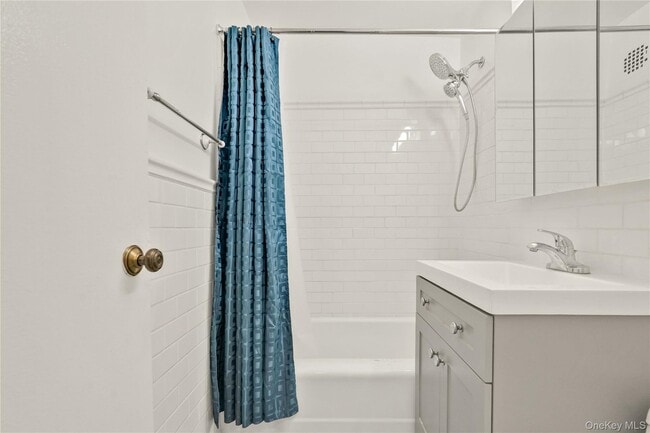 Building Photo - 66-01 Burns St