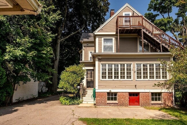 Building Photo - 56 Summer St