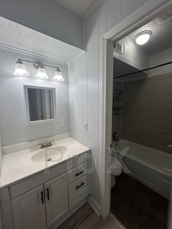 Building Photo - 969 W Holly St