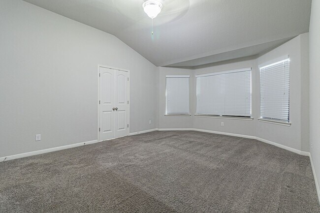 Building Photo - GORGEOUS 4BR 2.5 BATH WITH LOTS OF NEIGHBORHOOD AMENITIES! Available August 7th!