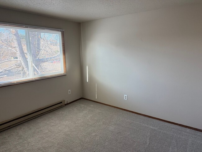 Building Photo - Welcome to Grandview Estates!