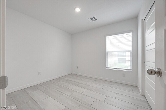 Building Photo - 9644 Axel Fls Ave