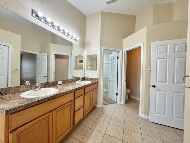 Building Photo - 140 Mandolin Dr