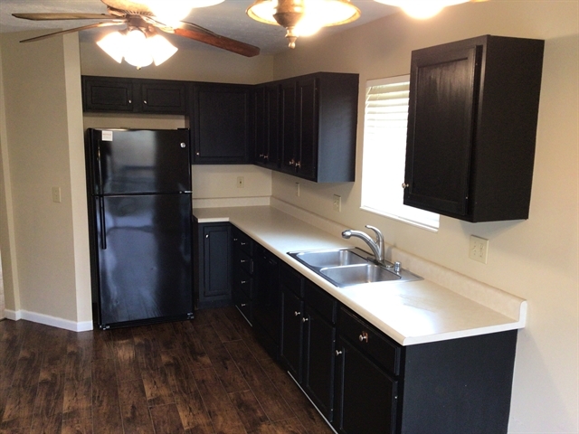 Building Photo - 2930 Holly Hill Dr