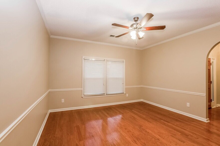 Building Photo - 8853 Dewberry Ln