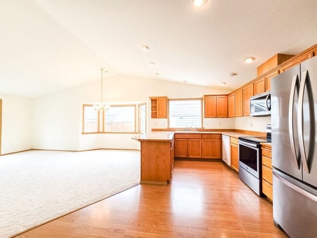 Building Photo - Well Kept 3BD Rambler