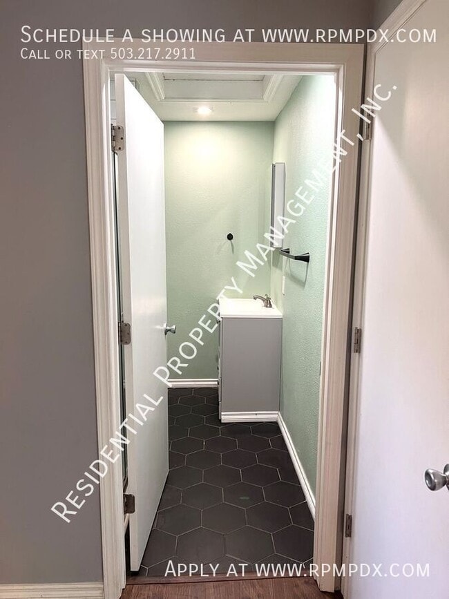 Building Photo - 4512 SW Fairvale Ct