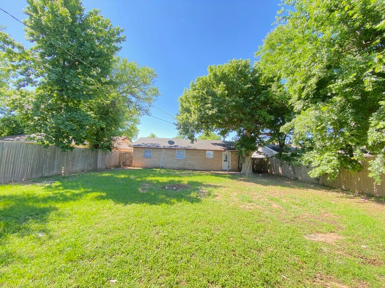 Building Photo - 3309 SW 19th St