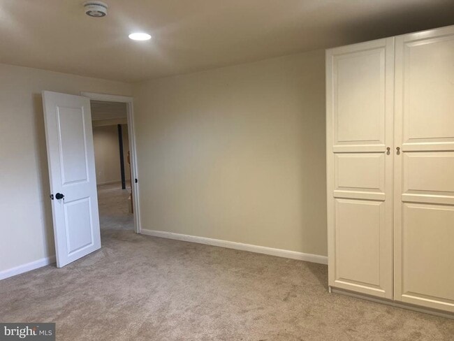 Building Photo - 6122 ROLLING VIEW Dr