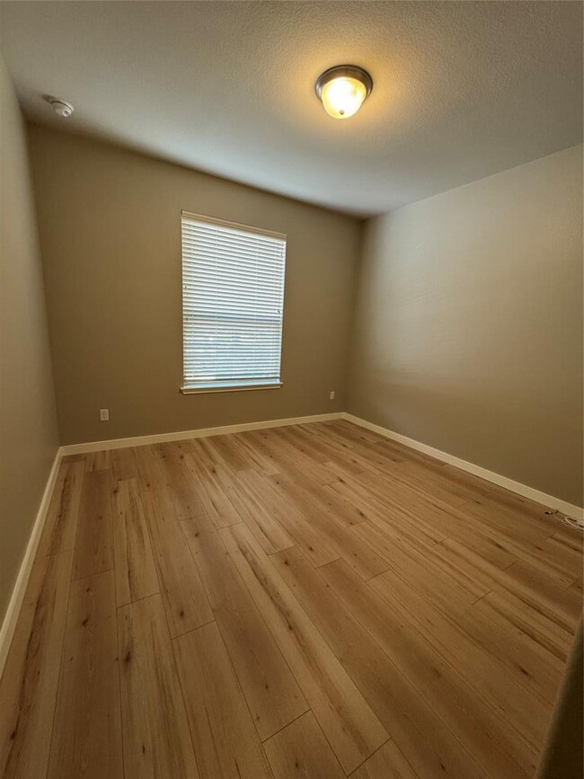 Building Photo - 104 Lake Whitney Ct