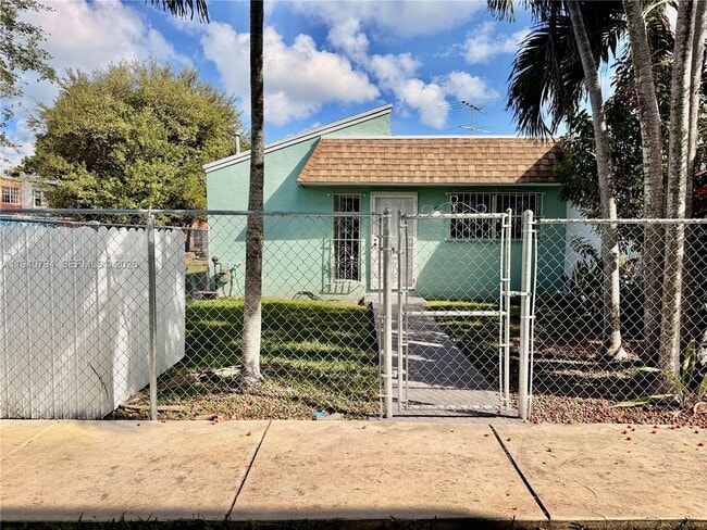 Building Photo - 617 NW 10th St